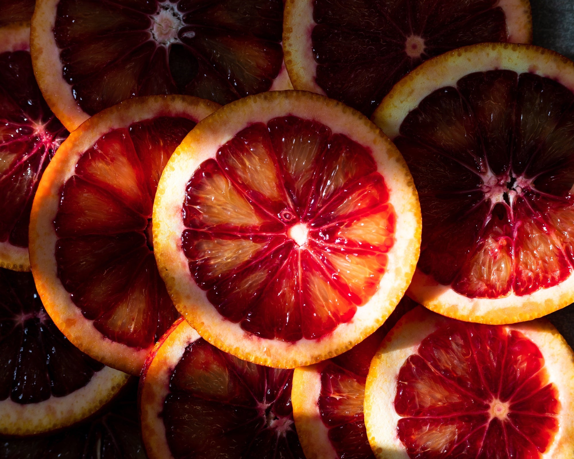 Blutige Orangencocktails für die gruselige Jahreszeit