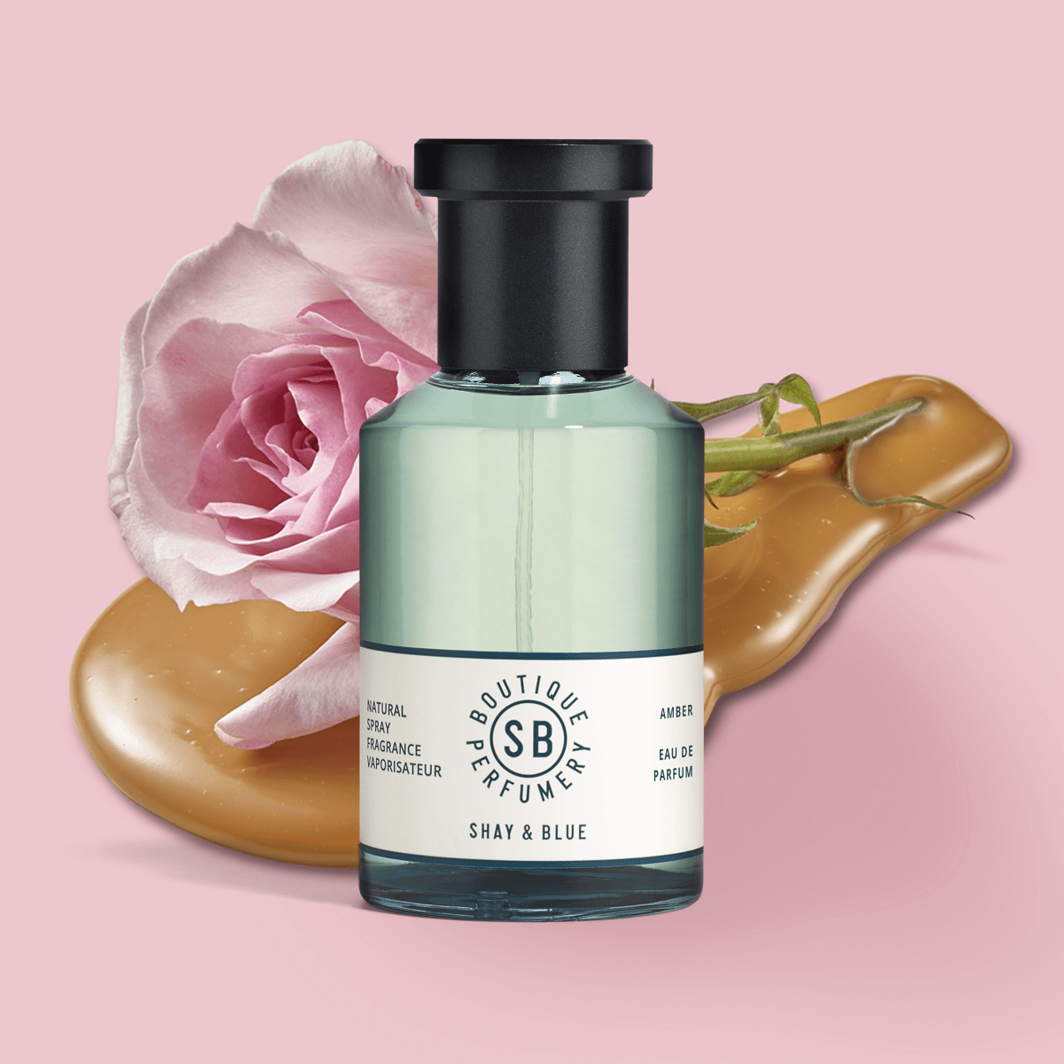 Amber Rose Fragrance 100ml | La rose de mai de la nouvelle saison est mélangée à l'ambre blanc et à des notes douces et crémeuses. | Parfum d'ambiance - Clean All Gender Fragrance - Shay & Blue